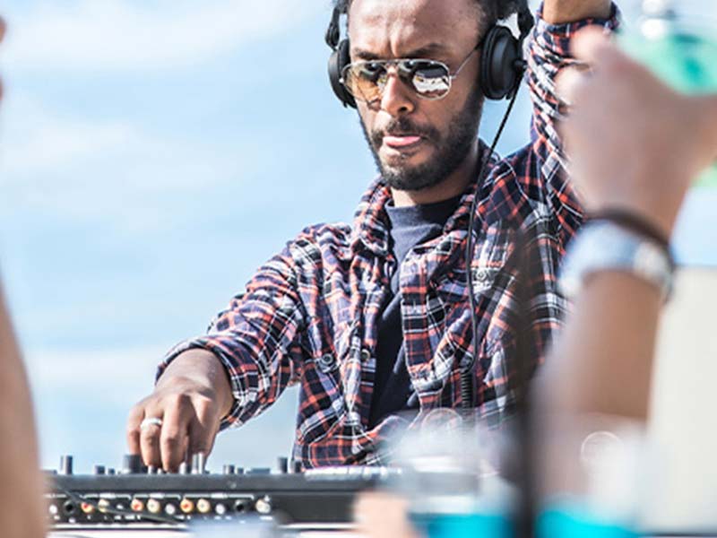 Mastering the Art of DJing with Behringer Controllers